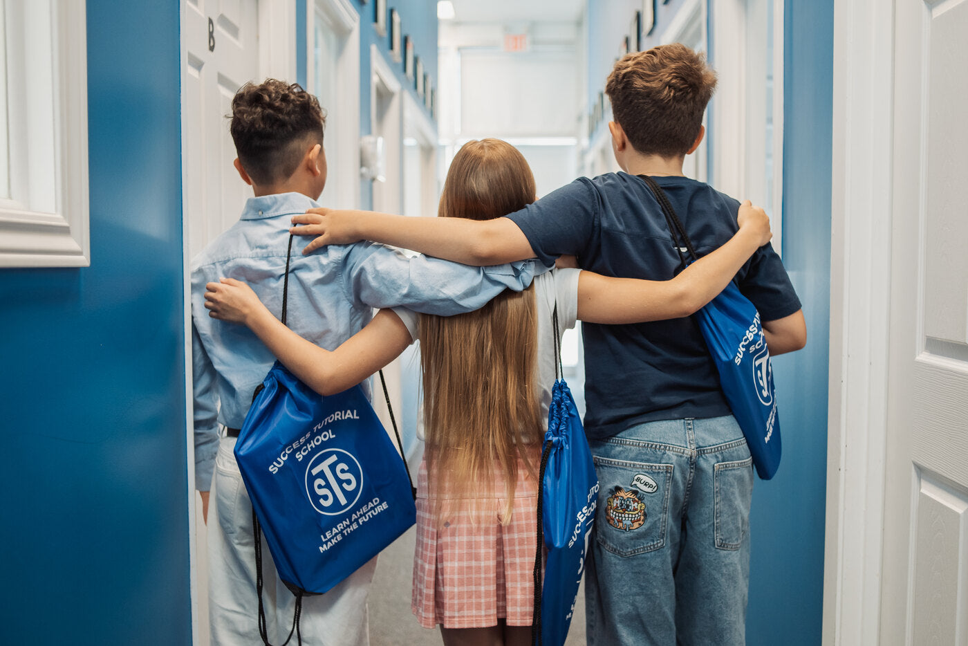 STS students between classes